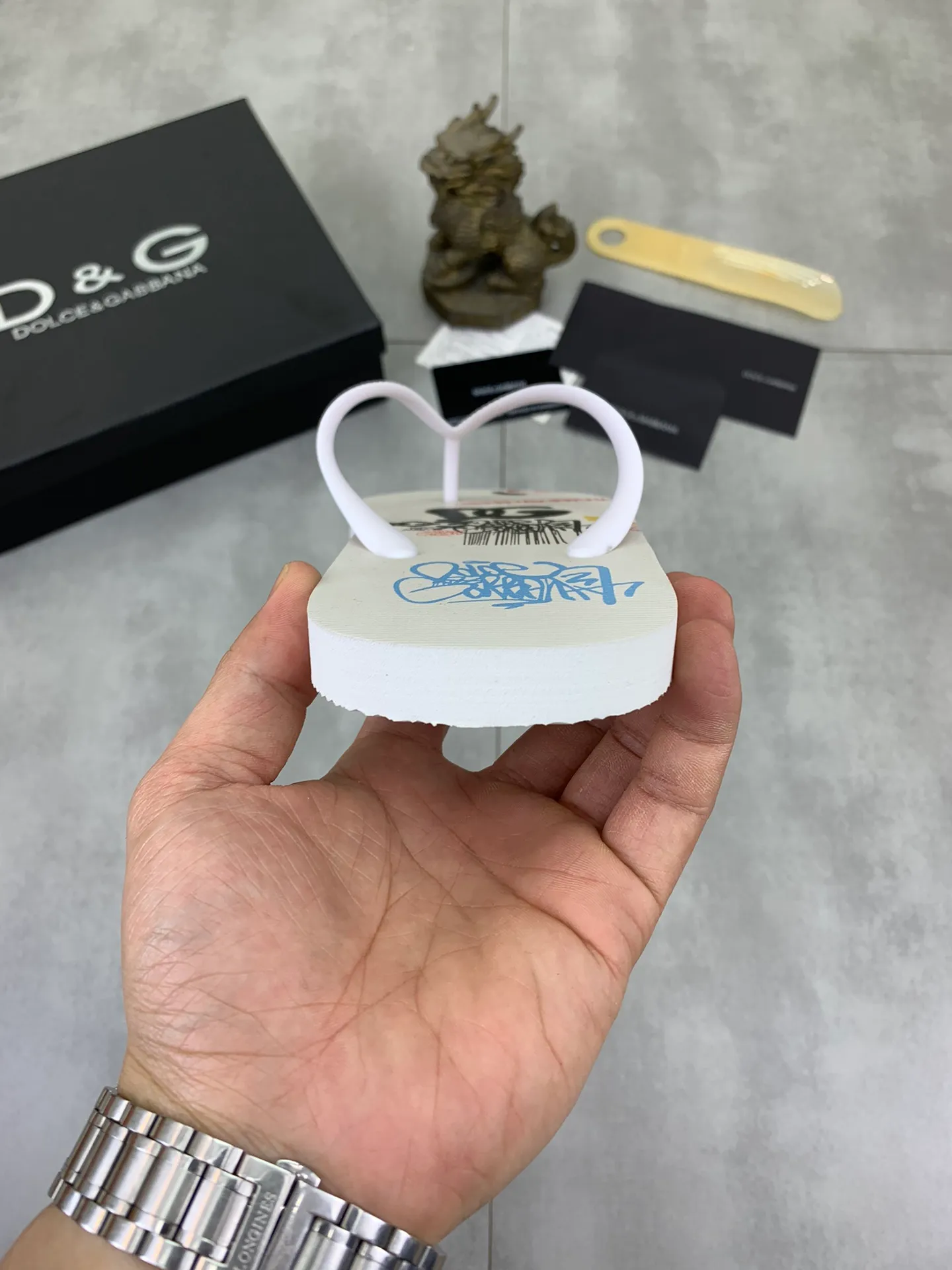 Men's Men's Shoes💰P220💰[New Style]🆘[DG]Official Website Couple🧑‍🤝‍🧑Hot-selling Dolce & Gabbana Men's Flip-Flops are on sale at the counter simultaneously! Original fabric imported from Italy. Original bottom provided by the original factory. Size: Adult 36-45. Children’s size: 30-37. Multiple colors available.